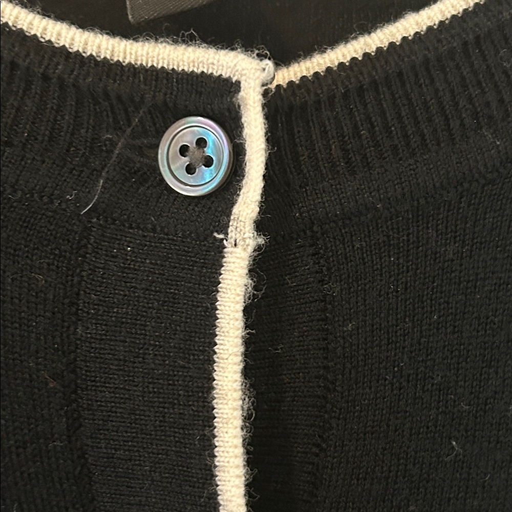100% Extra Fine Merino Wool Cardigan - Picture 2 of 2